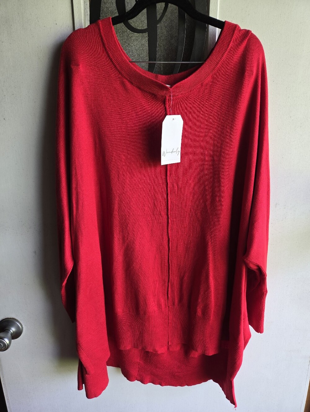 Wonderly Women's Red Lightweight Sweater - Classic Scoop Neck NWT